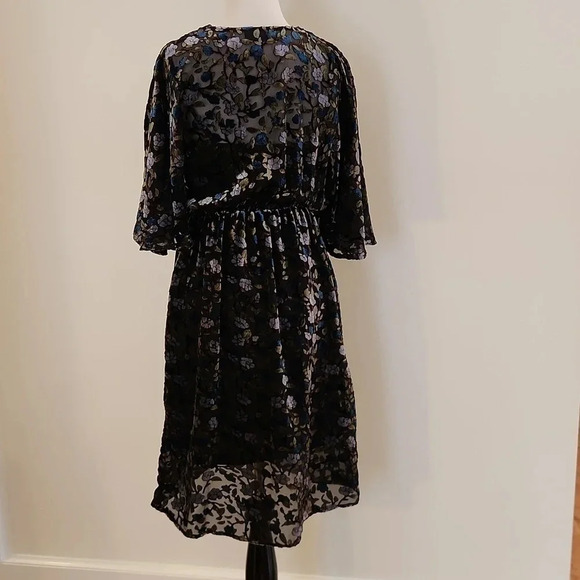 NWT || MODCLOTH || velvet floral dress,  black, size x small, flowy sleeves - Picture 7 of 9